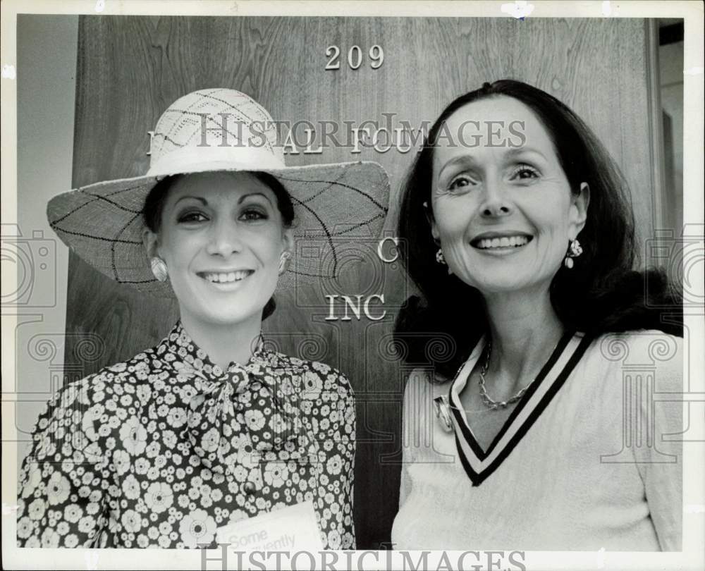 1975 Press Photo Lynn Weyer and Adele Perlmutter of Houston society. - hpa79112- Historic Images