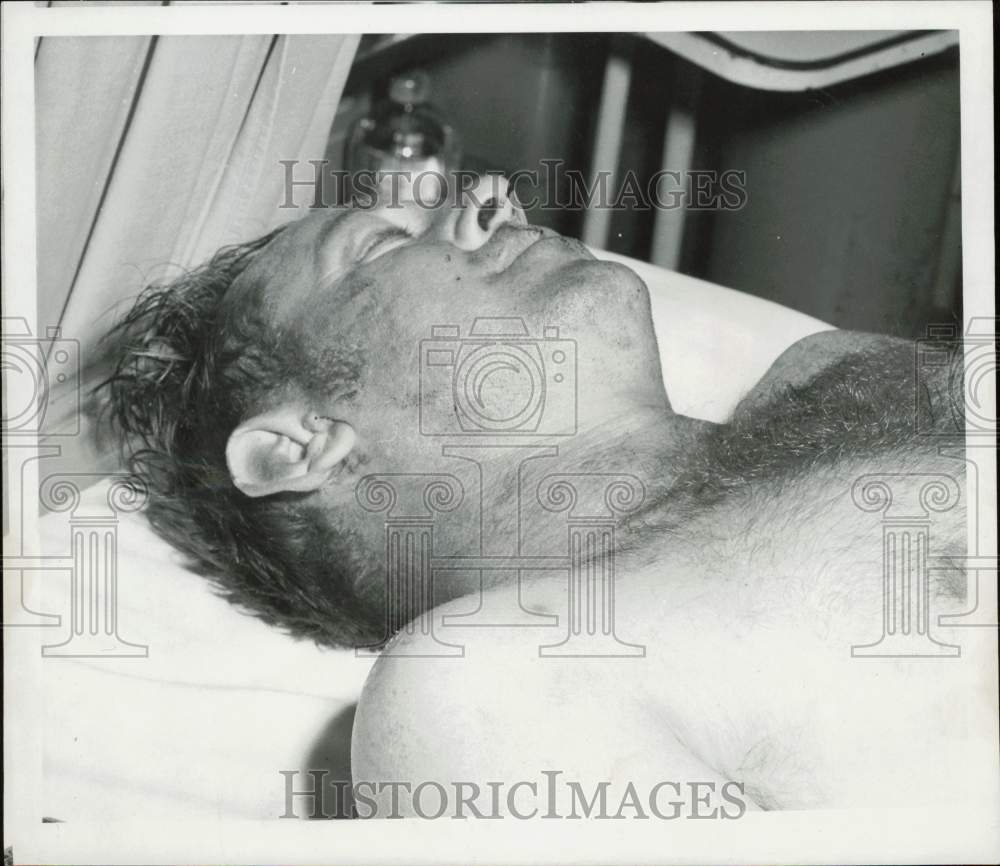 1958 Press Photo Charlie Eddie Reickenbacker shown in hospital. - hpa79120- Historic Images