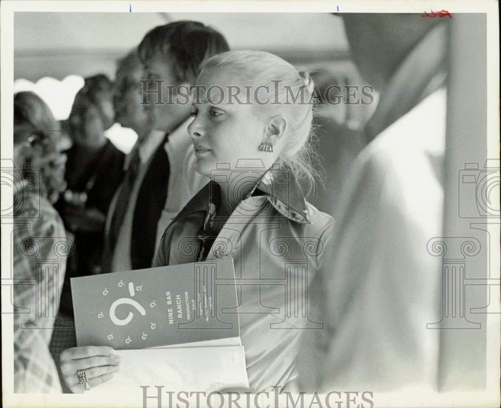 1974 Press Photo Deborah Rockefeller and John Connally at production auction, TX- Historic Images