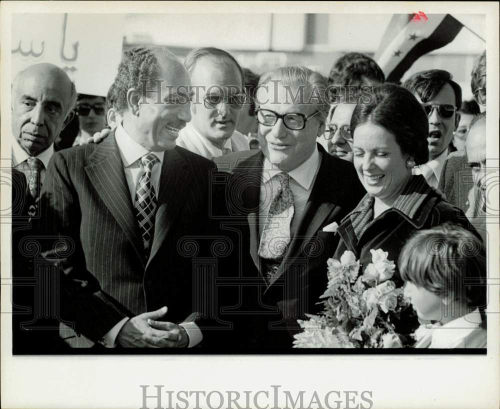 1975 Press Photo Politician Nelson Rockefeller greeted in Houston. - hpa79185- Historic Images