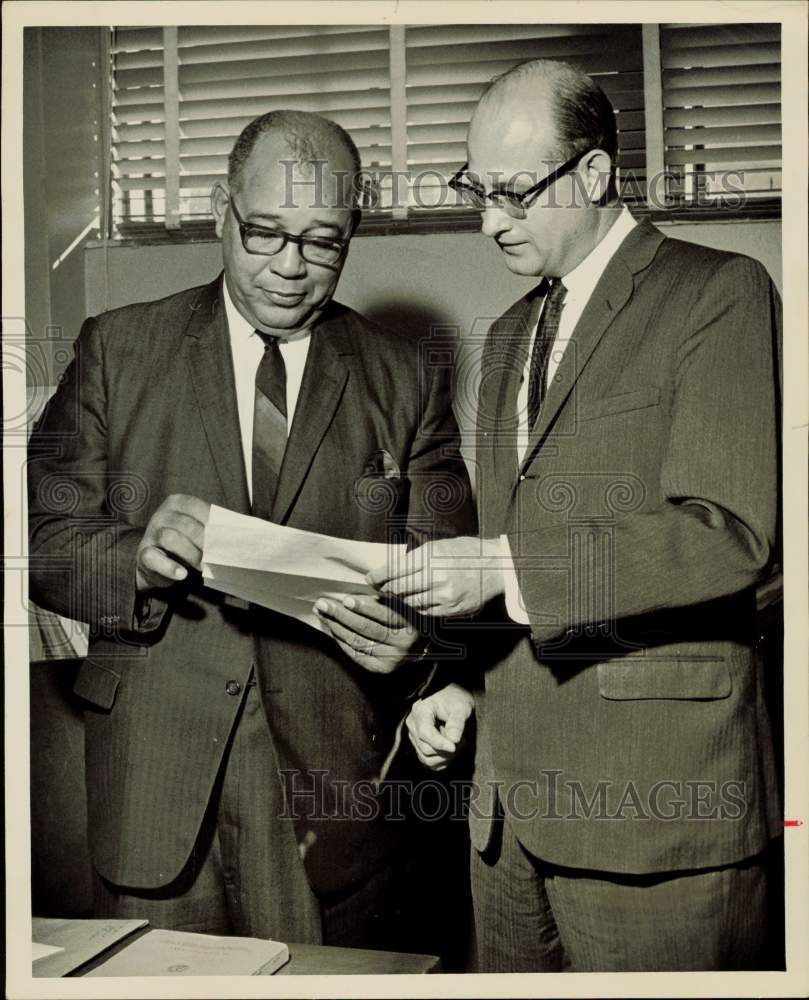 1966 Press Photo Drs. James Noland and E.W. Rand confer. - hpa79319- Historic Images