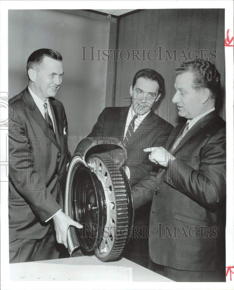 1966 Press Photo William Newberg, Ralph Hoffman, William Lindley of Posi-Trac- Historic Images