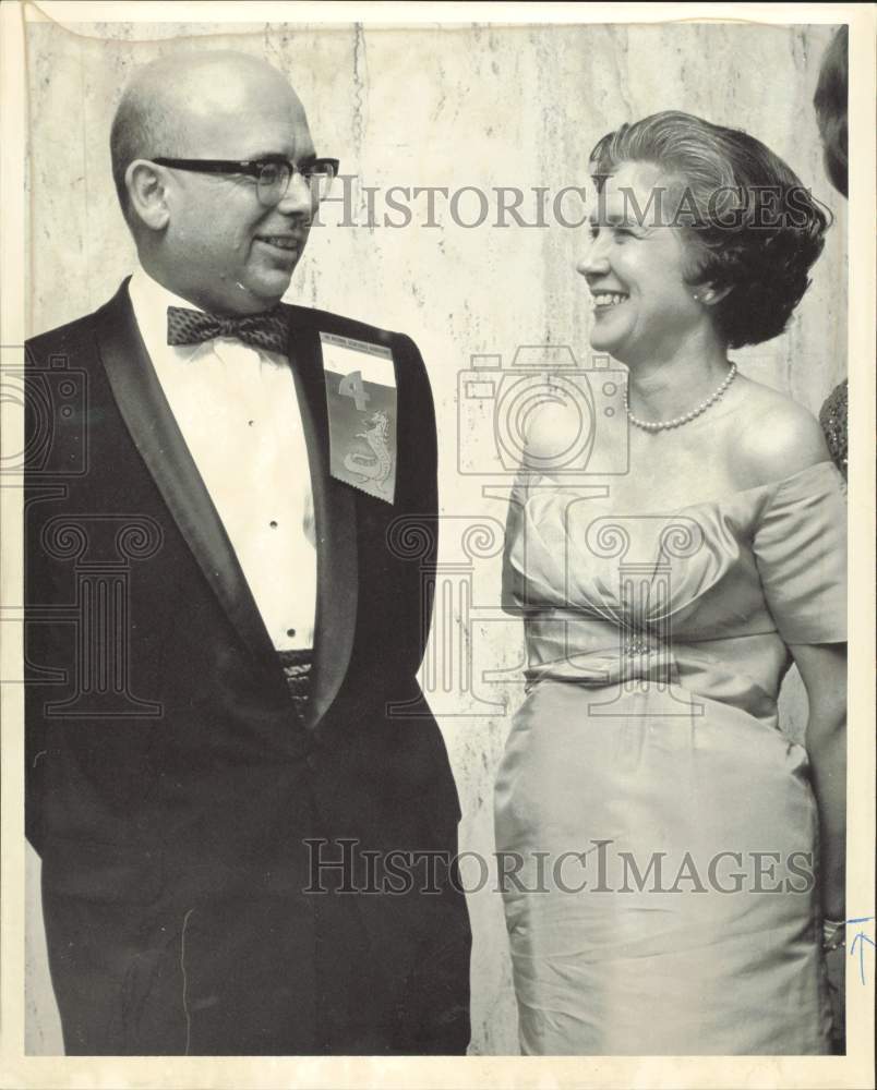 1964 Press Photo Dr. Morris Mills and Myrtis Gibson at Boss of Year awards.- Historic Images