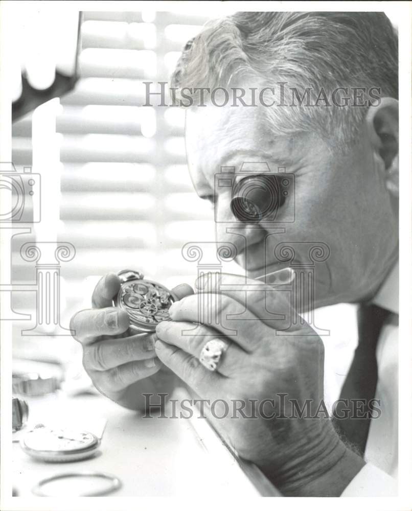 1964 Press Photo Walter Russell, watchmaker, inspects 40 year old watch- Historic Images