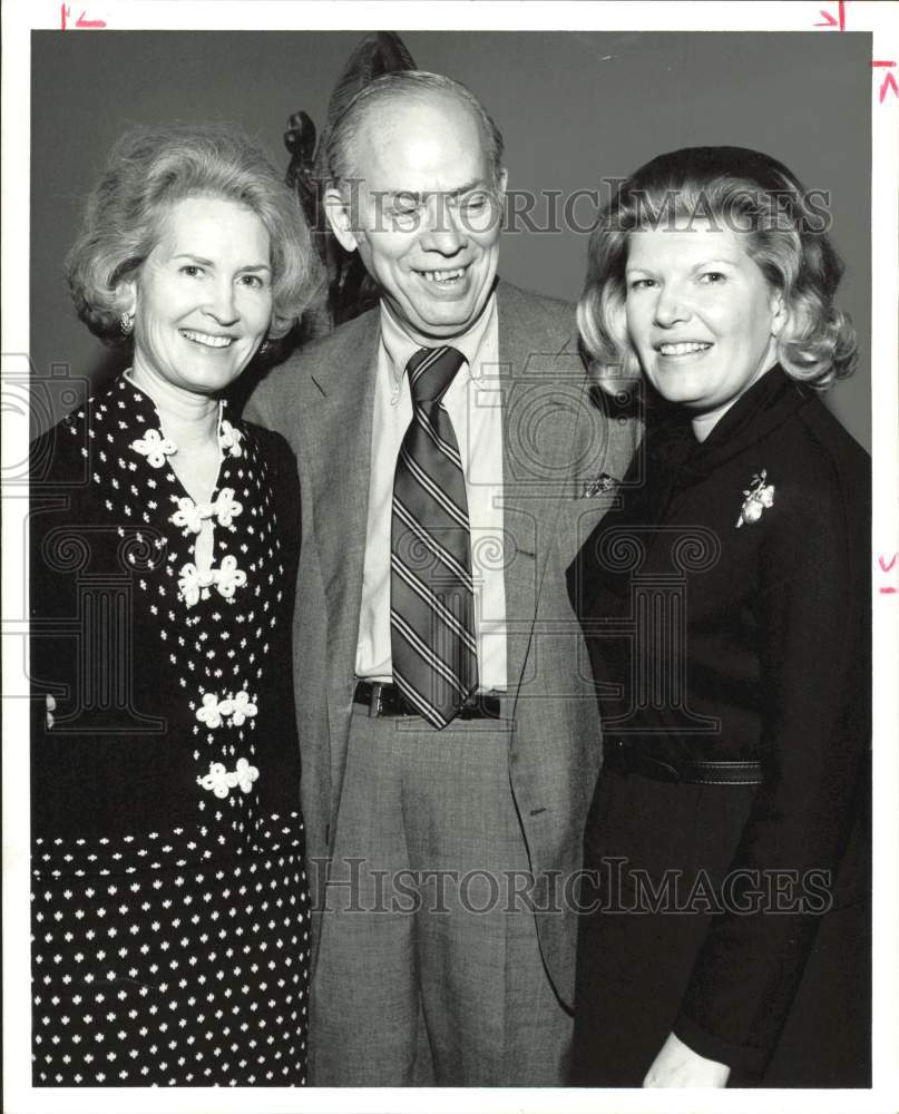 1974 Press Photo Reggie Richdale with Whitfield Marshall, Kay Symonds in Houston- Historic Images