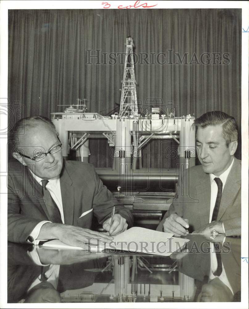 1965 Press Photo William Rice, John Banks sign contract for vessel project in TX- Historic Images