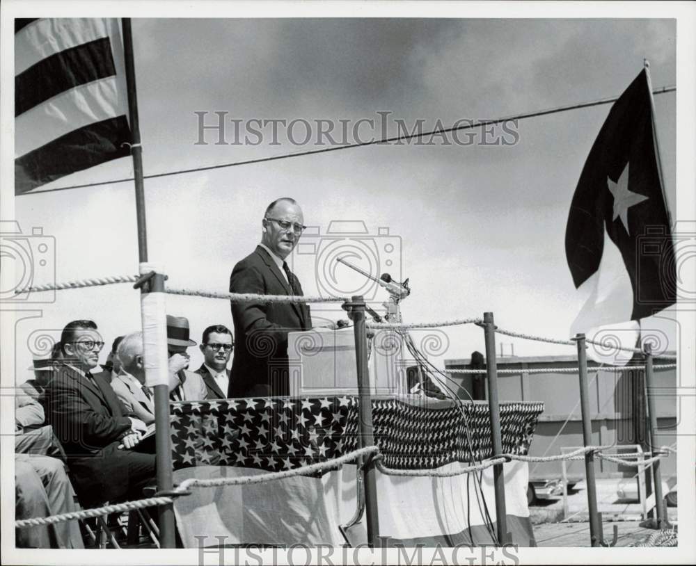 1960 Press Photo Fred A. Seaton, Interior Secretary, speaks from podium, Texas- Historic Images