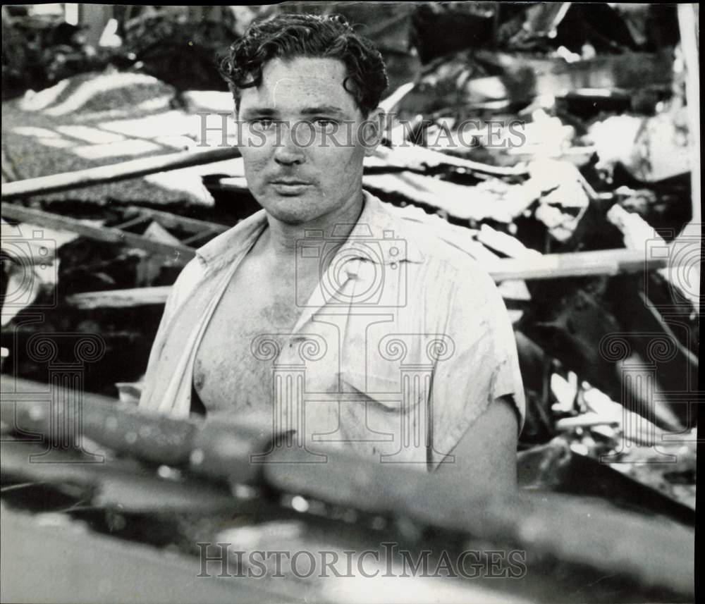 1960 Press Photo Alton Natho shown at Rheem Manufacturing Company in Houston- Historic Images