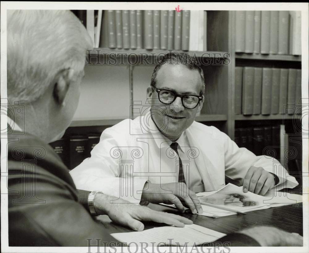 1966 Press Photo Dr. Fred Rapp, Baylor University Medicine Research professor- Historic Images