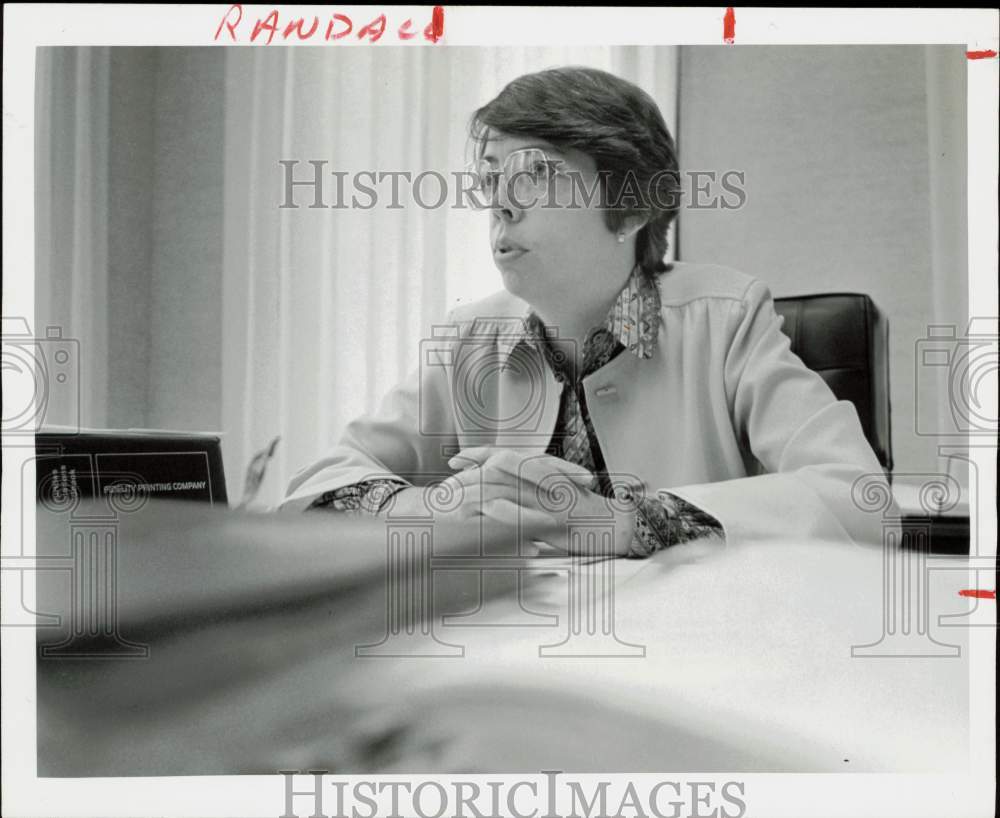 1979 Press Photo Attorney Carolyn Dineen Randall in her Houston law office.- Historic Images