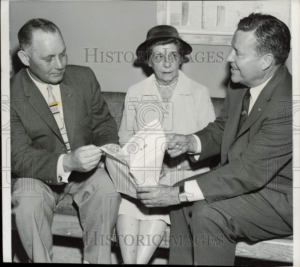 1958 Press Photo Frankie Randolph, Texas Democratic Committeewoman, in meeting- Historic Images