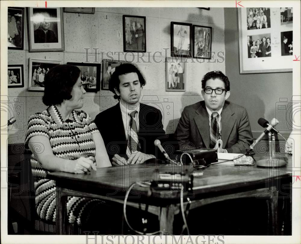 1971 Press Photo Billie Carr, Dr. Robert Hague &amp; David Lopez at Houston meeting- Historic Images