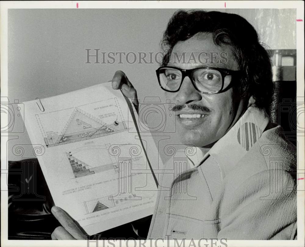 1976 Press Photo Herbey Sandoval with pyramid sketches for Houston Petrochemical- Historic Images