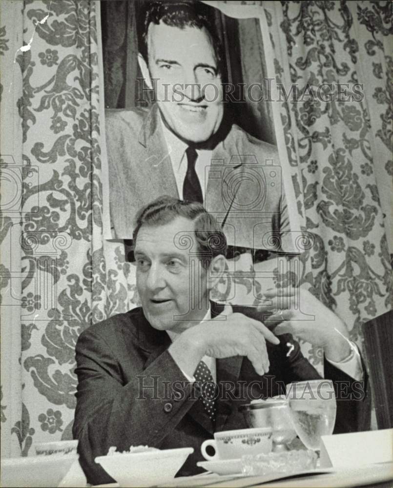 1969 Press Photo Edmund Muskie, U.S. Senator, talks at luncheon table in Houston- Historic Images