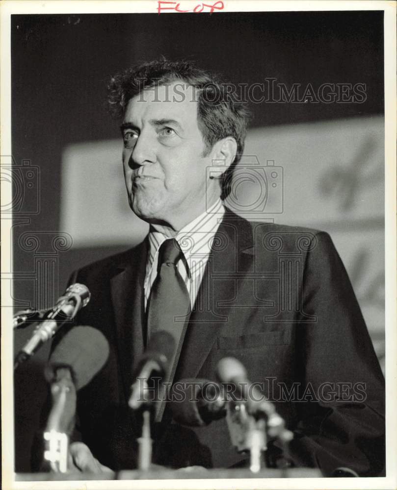 1971 Press Photo Senator Edmund Muskie stands at podium in Houston - hpa79851- Historic Images