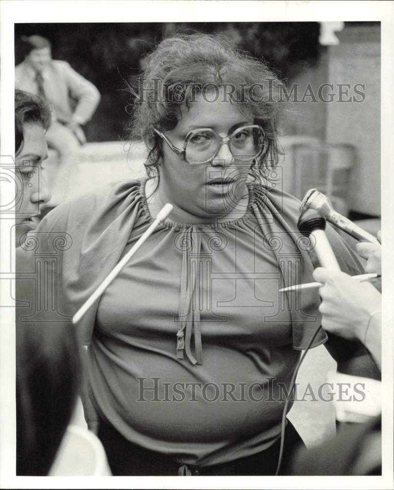 1978 Press Photo Rachael Navarro, Mexican-American leader, talks to press- Historic Images