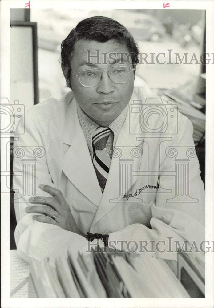 1973 Press Photo Dr. Roger Stevenson of UT Medical School at Houston.- Historic Images