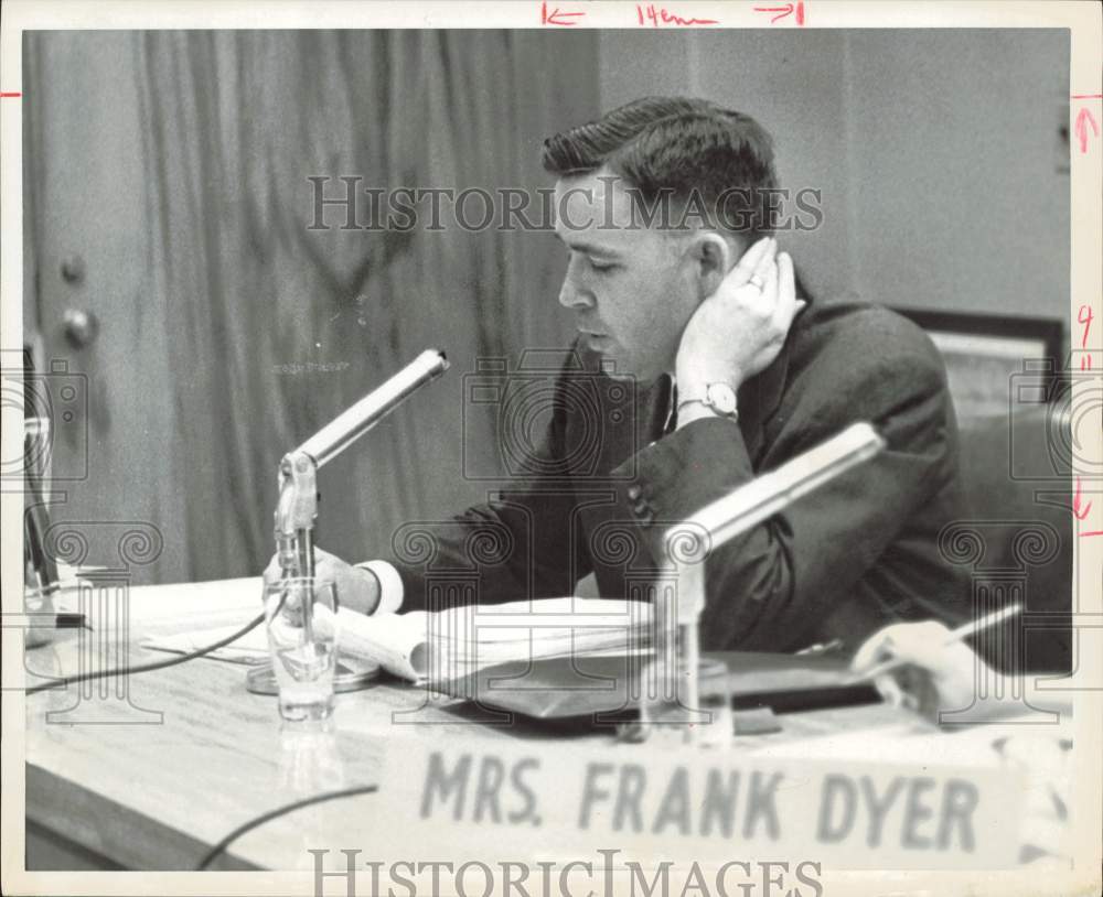 1960 Press Photo Attorney Joe Reynolds speaks at meeting - hpa80357- Historic Images