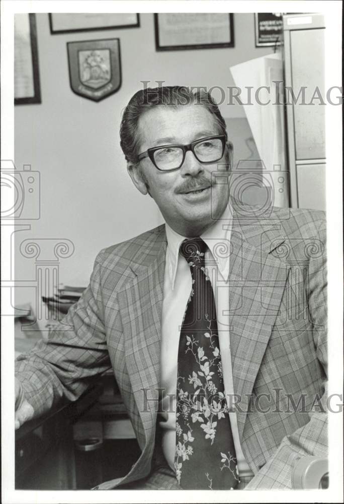 1975 Press Photo Allison Peirce, County Pollution Control Department director- Historic Images