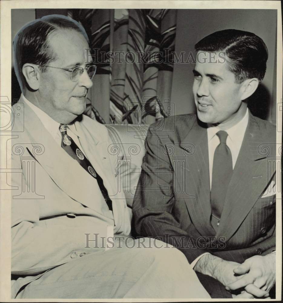 1950 Press Photo Drs. W.E. Moreland and C.R. Nelson confer in Houston- Historic Images