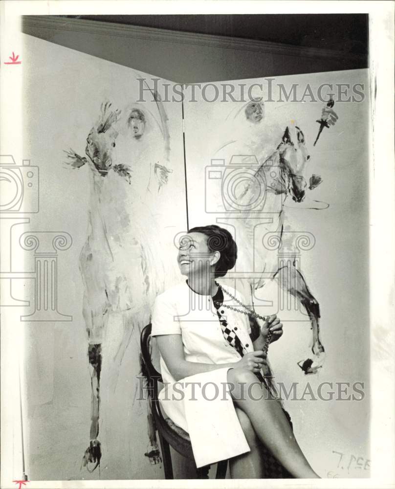 1967 Press Photo Trudi Pedersen, painter, views her art at Aspen Ranch.- Historic Images