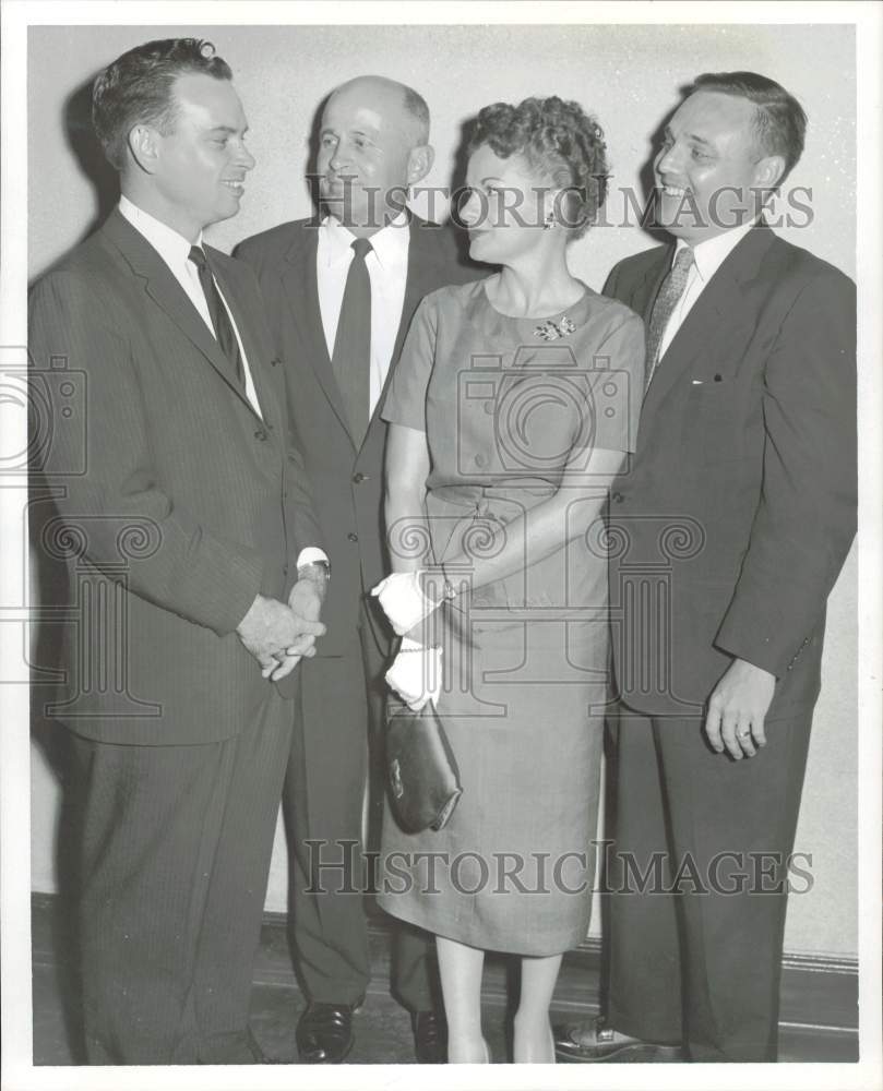 1958 Press Photo George and Mrs. Nokes talk with campaign managers. - hpa80573- Historic Images