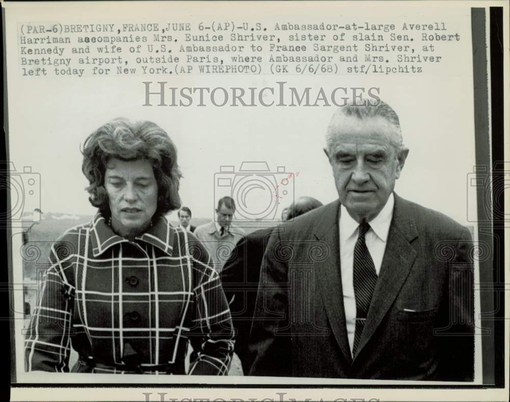 1968 Press Photo Averell Harriman escorts Eunice Shriver at Bretigny airport.- Historic Images