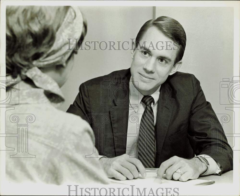 1967 Press Photo Ray Moses, Assistant District Attorney talks to client.- Historic Images