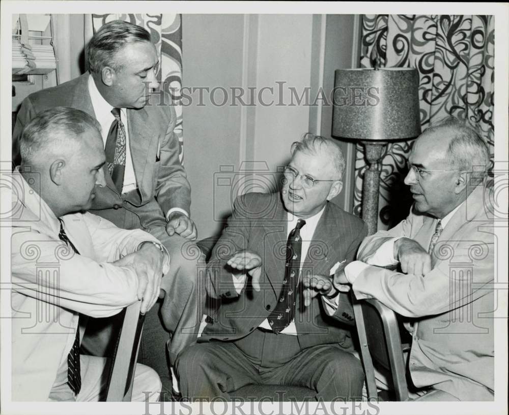 1952 Press Photo H.J. Porter talks with other men. - hpa80768- Historic Images