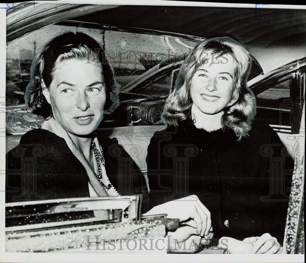 1961 Press Photo Ingrid Bergman visits daughter Jenny (Mrs. F. Callaway) in GA.- Historic Images