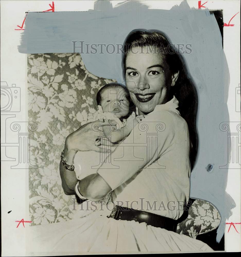 1955 Press Photo Patrice Munsel hugs son in her Bermuda home. - hpa81104- Historic Images