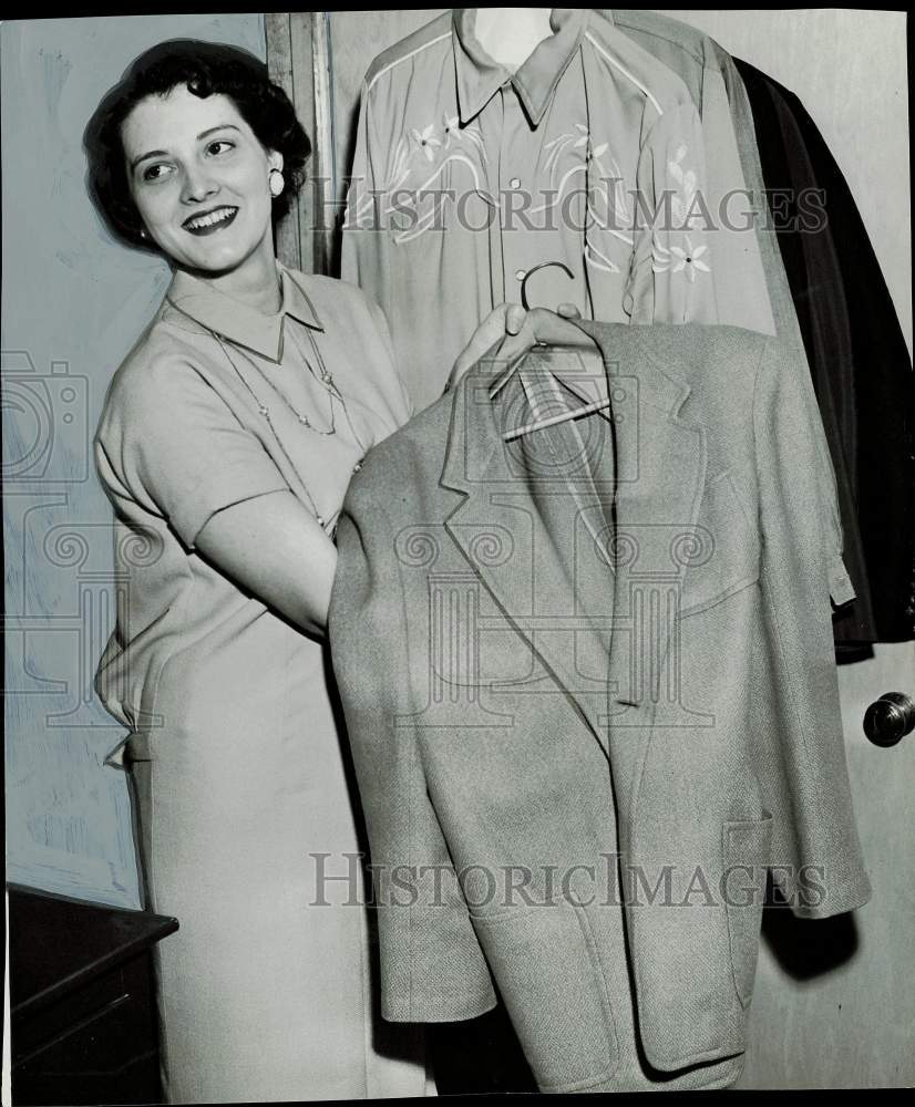 1958 Press Photo Mrs. John Mulvihill shows clothes she made for husband, Houston- Historic Images