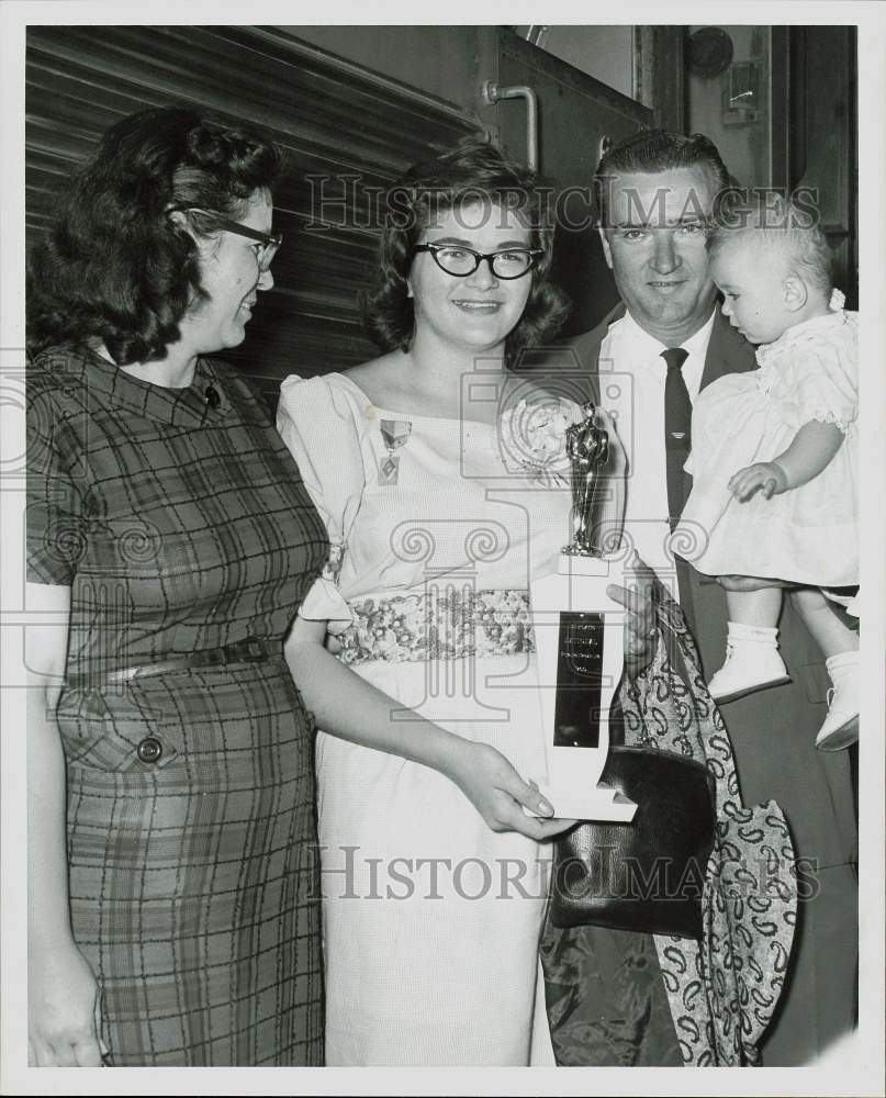 1960 Press Photo Martha Posey holds trophy while posing with family. - hpa81315- Historic Images