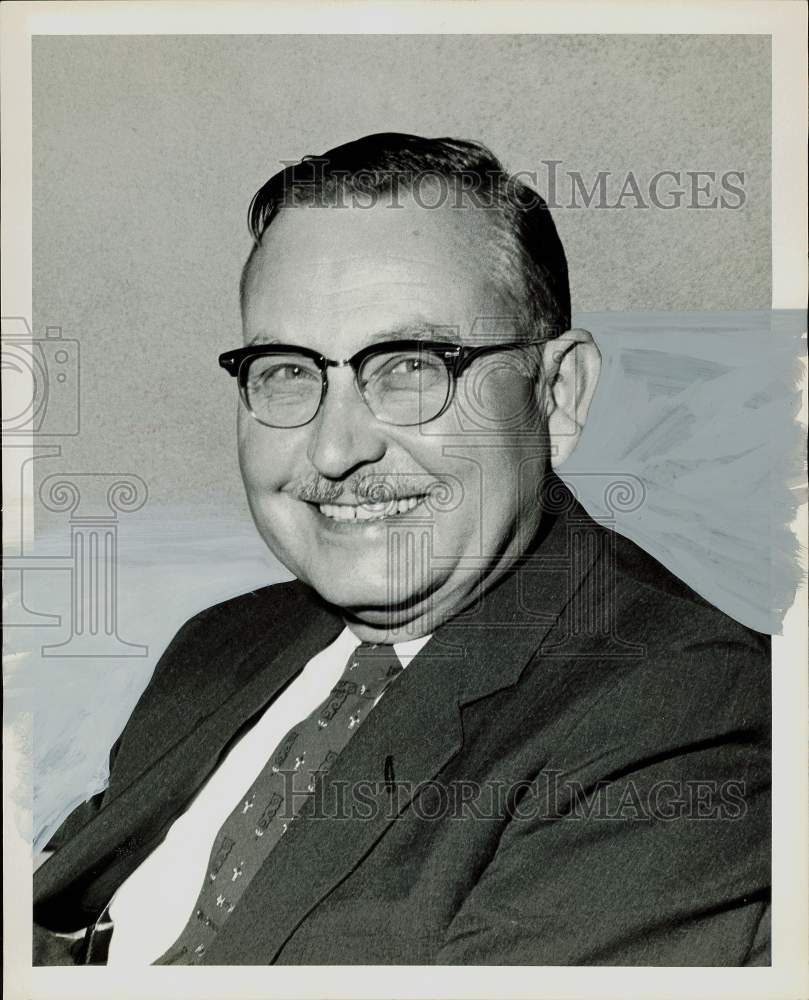 1963 Press Photo Dr. Maynard Martin, St. Luke&#39;s Hospital Administrator- Historic Images
