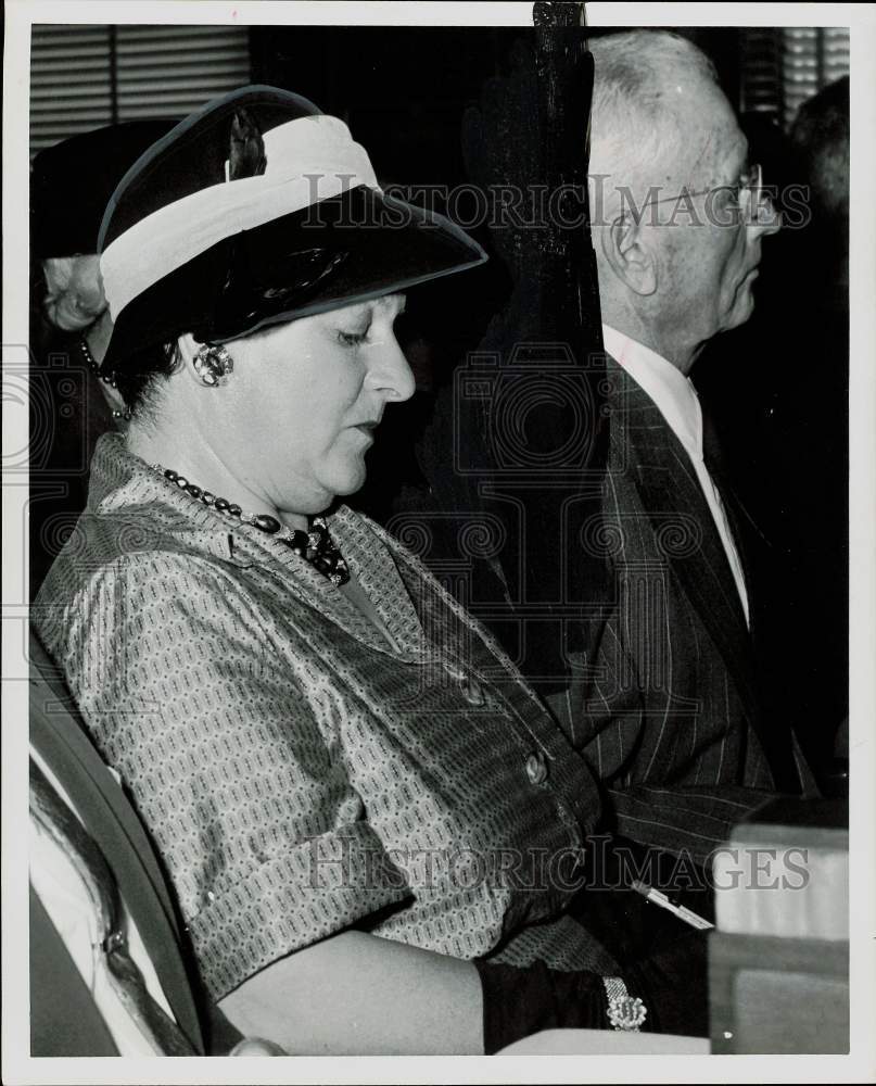 1961 Press Photo Mrs. H. Clay Lee, opposed bus franchise. - hpa81359- Historic Images