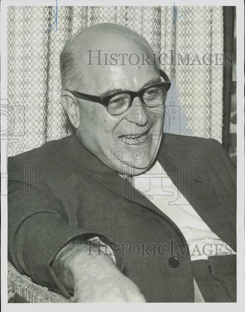 1964 Press Photo Dr. Clifford Leech of University of Toronto laughing- Historic Images