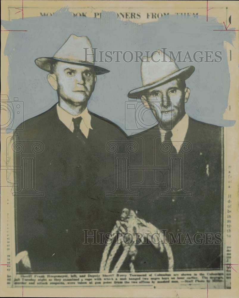 1935 Press Photo Lawmen Frank Hoegemeyer, Berry Townsend with rope from hanging- Historic Images