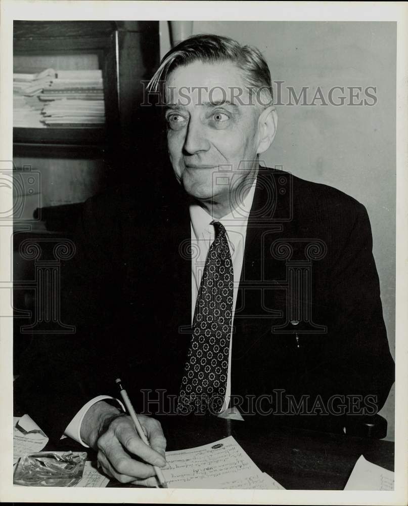 1956 Press Photo Baylor Dean Dr. Walter H. Moursund, Sr. works at his desk.- Historic Images