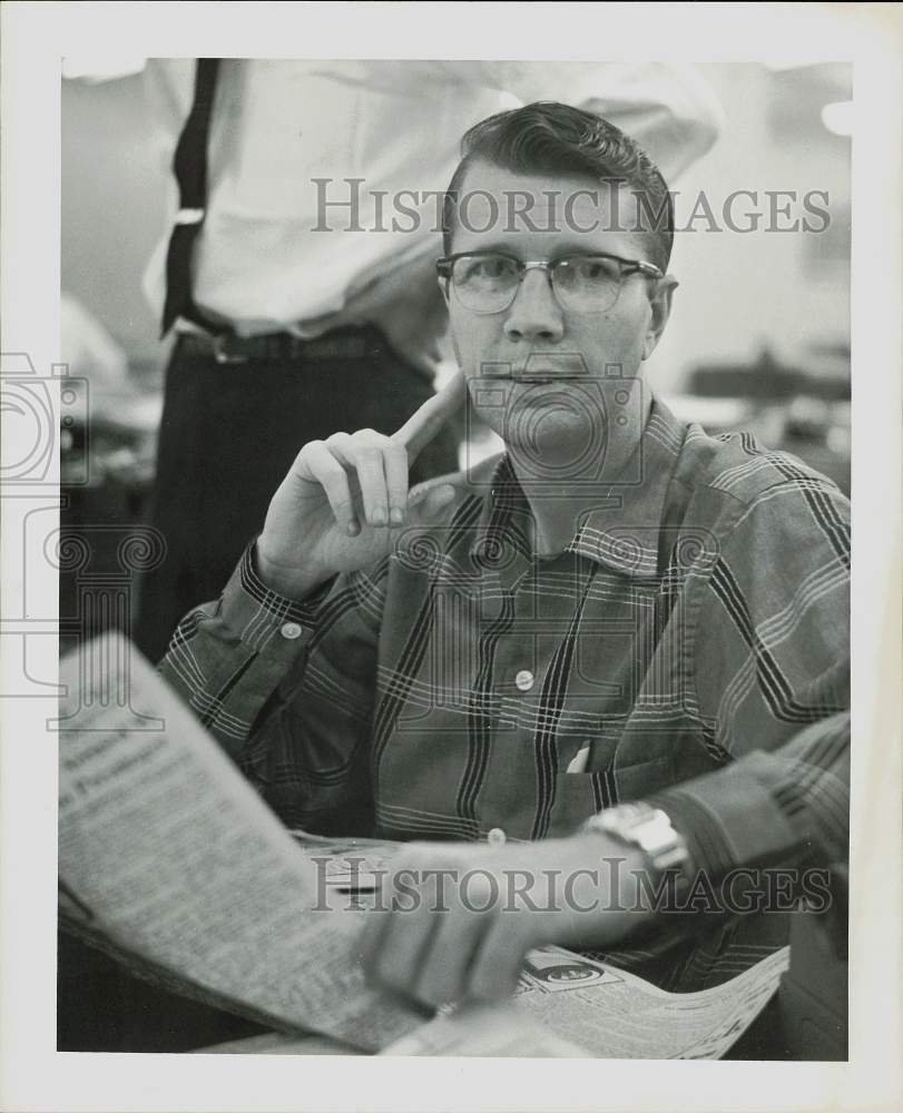 1958 Press Photo Robert &quot;Bob&quot; Poole, reporter for the Houston Post. - hpa81688- Historic Images