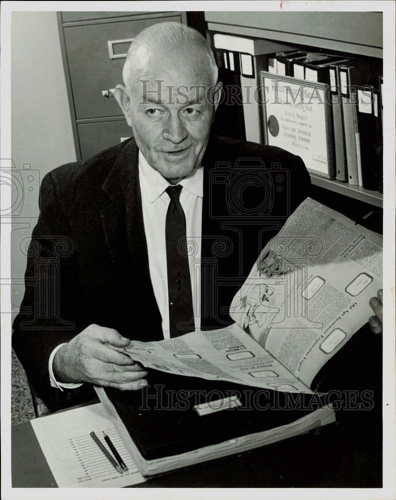 1961 Press Photo Fred Rogers, Houston&#39;s Social Security office manager- Historic Images