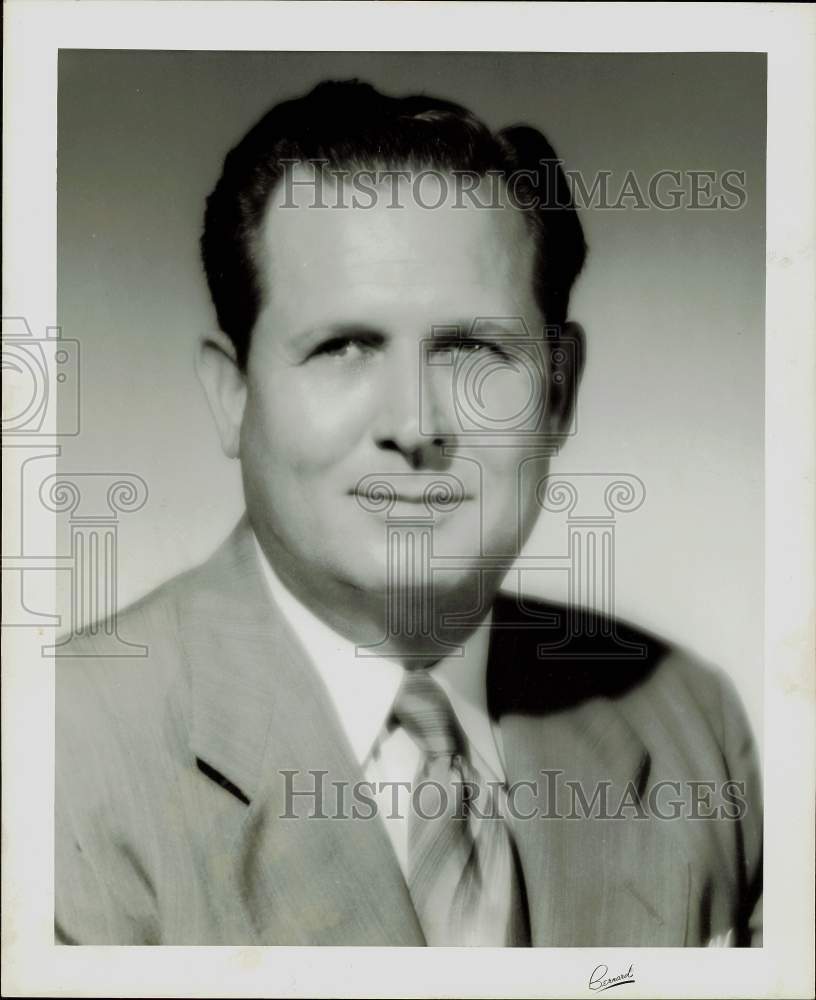 1950 Press Photo Earl Sealey, Houston&#39;s Braniff district traffic manager- Historic Images