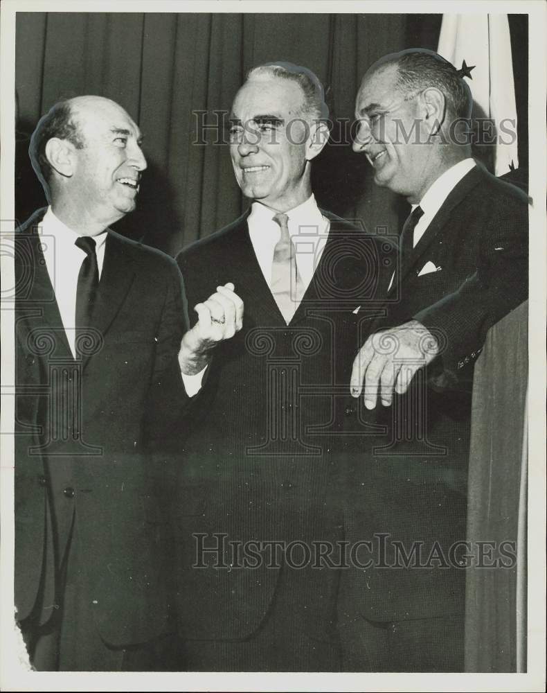 1961 Press Photo Judges Hannay and James Noel talk with Vice President Johnson- Historic Images