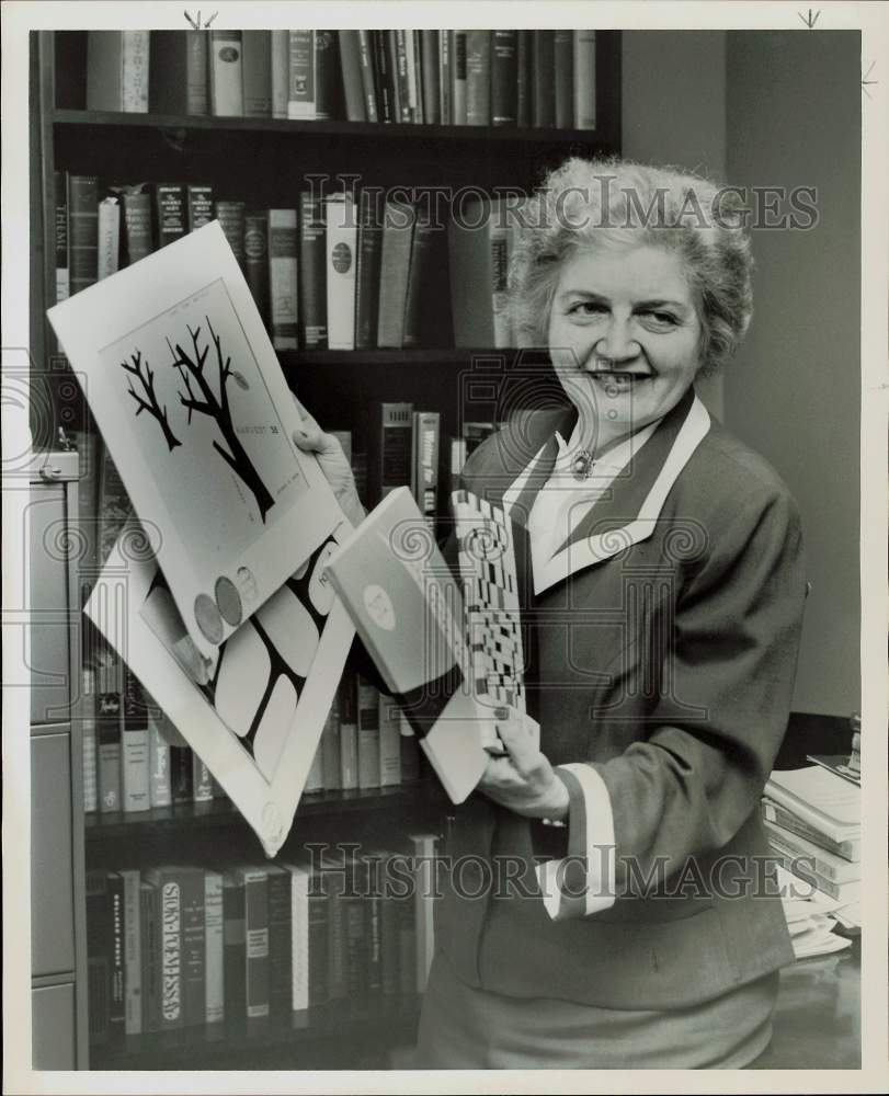 1958 Press Photo Ruth Pennybacker, University of Houston professor shows prints.- Historic Images