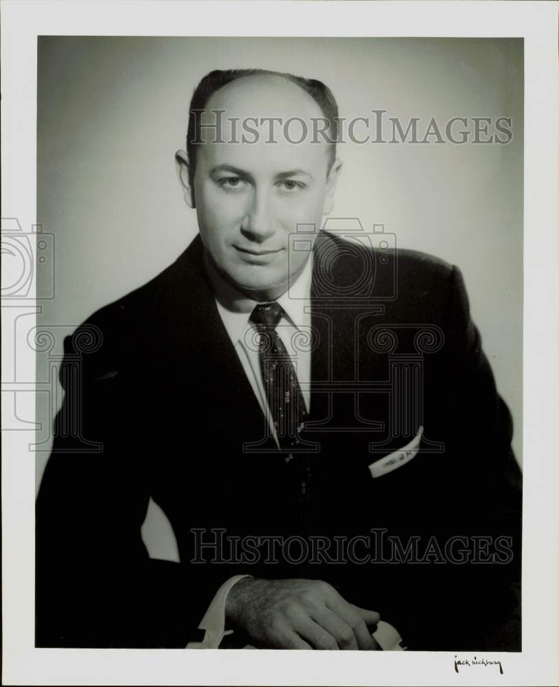 1960 Press Photo John Nichols of Electrodynamic Instrument Corporation.- Historic Images