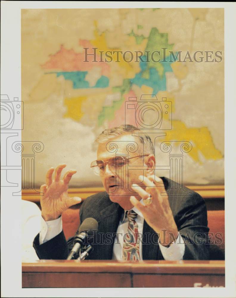 1992 Press Photo Fred Perrenot answers questions at city council meeting.- Historic Images