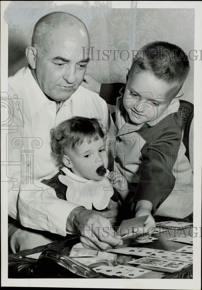 1952 Press Photo William D. Miller of Harris County and boys visit after church- Historic Images