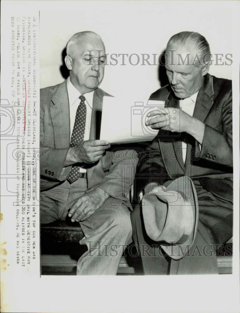 1957 Press Photo Charles R. Speedie with Cleveland detective Roy Fishbach.- Historic Images