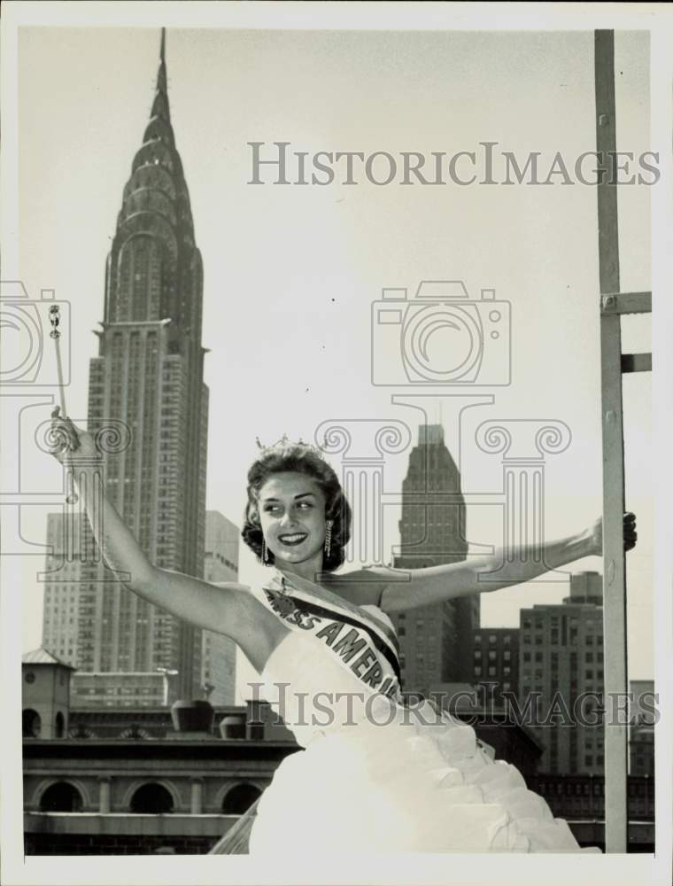 1956 Press Photo Marian Ann McKnight, Miss America, poses on New York hotel roof- Historic Images