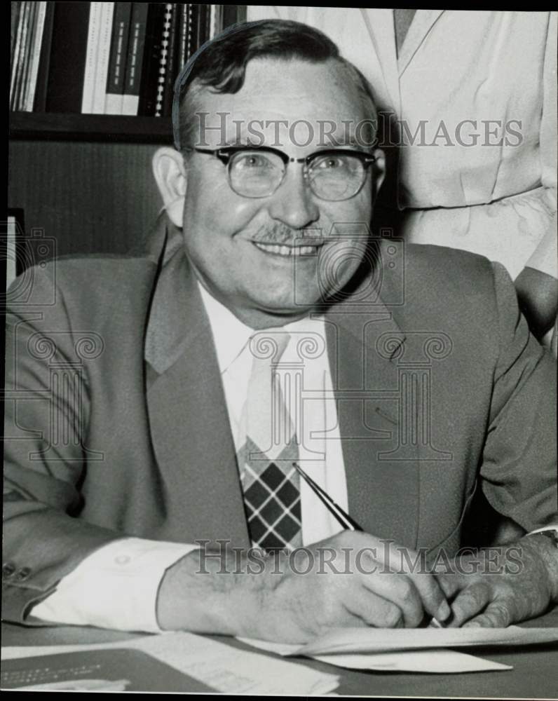 1959 Press Photo Dr. Maynard Martin, Texas Children's Hospital administrator- Historic Images