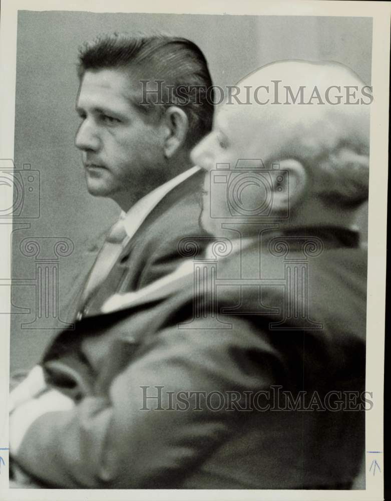 1963 Press Photo Samuel Moore, charged with murder, confers with Nahas- Historic Images